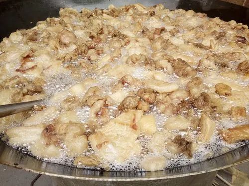 潔匠凈化·的凈工業除臭劑_炸豬油廠油煙異味濃、刺激性大，Dejing的凈除臭劑快速除臭