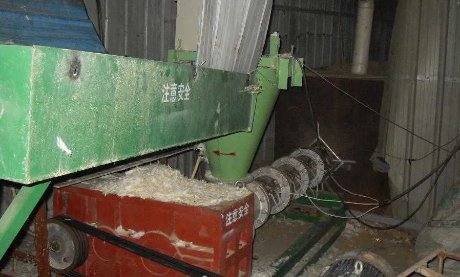 潔匠凈化·的凈工業除臭劑_羽毛粉加工腥味、苦味、惡臭味混雜，看工業除臭劑如何快速除臭！